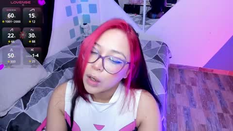 Snapshot of emy_xdy chatting on January 24, 2:07 am Im Emily would you like to help me reach 100 online show from January 24, 2:07 am