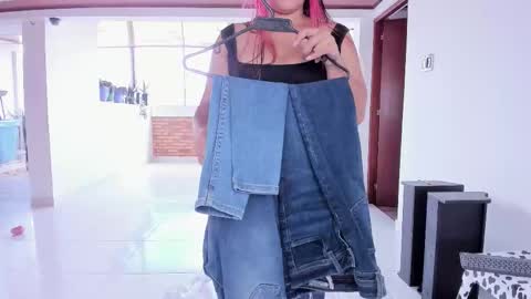 Snapshot of emy_xdy chatting on October 24, 2:35 pm Im Emily would you like to help me reach 100 online show from October 24, 2:35 pm