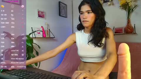 Snapshot of emycarver09 chatting on September 23, 11:08 pm emycarver09 online show from September 23, 11:08 pm