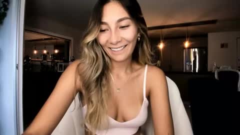 emyconneer online show from January 8, 10:45 pm