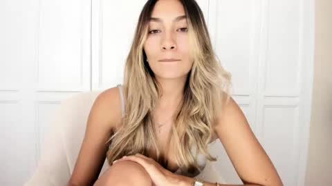 emyconneer online show from January 10, 12:34 am