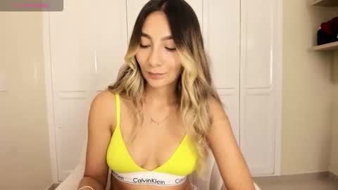 emyconneer online show from February 6, 1:32 am