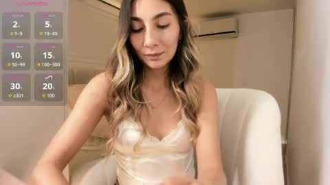 emyconneer online show from April 12, 8:14 pm