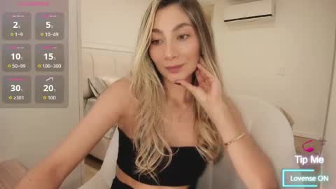 emyconneer online show from July 6, 8:11 pm