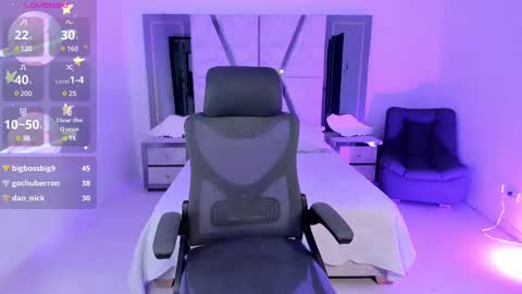 Snapshot of emysilver chatting on February 19, 6:32 pm Emy Silver online show from February 19, 6:32 pm