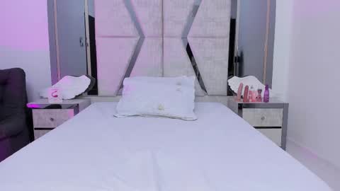 Snapshot of emysilver chatting on February 21, 2:48 pm Emy Silver online show from February 21, 2:48 pm