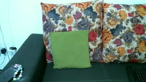 Snapshot of enchantedvee chatting on April 22, 2:36 am Vee online show from April 22, 2:36 am