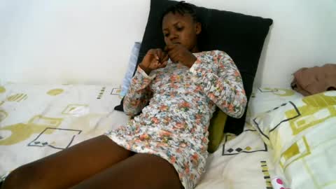 Snapshot of enchantedvee chatting on June 12, 5:39 am Vee online show from June 12, 5:39 am
