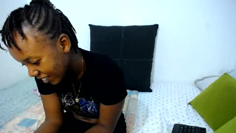 Snapshot of enchantedvee chatting on June 14, 7:16 pm Vee online show from June 14, 7:16 pm