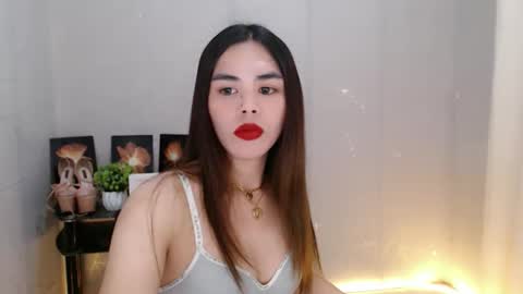 Snapshot of enchantress_mia03 chatting on May 16, 9:50 am enchantress_mia03 online show from May 16, 9:50 am