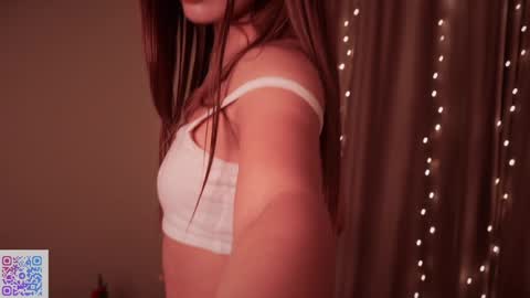 Snapshot of endlessmia chatting on January 1, 2:30 am Mia online show from January 1, 2:30 am