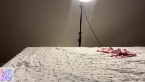 Snapshot of endlessmia chatting on February 12, 4:33 am Mia online show from February 12, 4:33 am