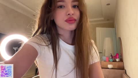 Snapshot of endlessmia chatting on September 12, 11:37 pm Mia online show from September 12, 11:37 pm