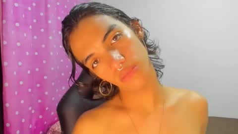 Snapshot of engel20042001 chatting on December 14, 4:01 am engel20042001 online show from December 14, 4:01 am