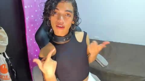 Snapshot of engel20042001 chatting on December 16, 3:30 am engel20042001 online show from December 16, 3:30 am