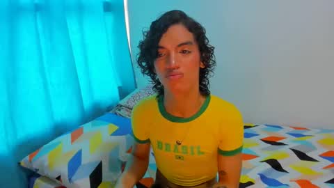 Snapshot of engel20042001 chatting on December 18, 4:39 pm engel20042001 online show from December 18, 4:39 pm