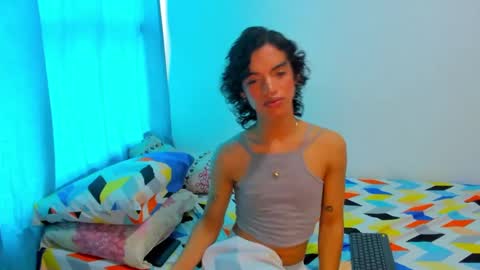 Snapshot of engel20042001 chatting on December 19, 4:46 pm engel20042001 online show from December 19, 4:46 pm