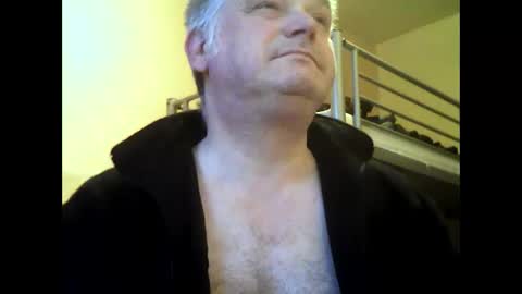 Snapshot of englishguysurrey chatting on January 9, 8:13 am englishguysurrey online show from January 9, 8:13 am