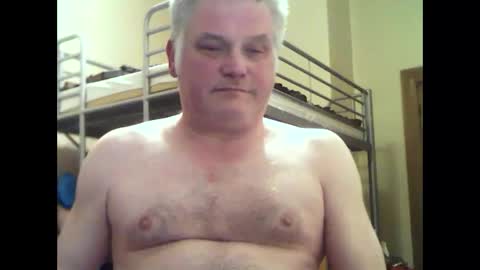 Snapshot of englishguysurrey chatting on February 26, 10:31 pm englishguysurrey online show from February 26, 10:31 pm