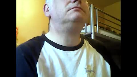 Snapshot of englishguysurrey chatting on September 18, 6:04 am englishguysurrey online show from September 18, 6:04 am