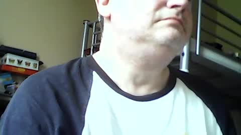 Snapshot of englishguysurrey chatting on June 19, 1:48 pm englishguysurrey online show from June 19, 1:48 pm