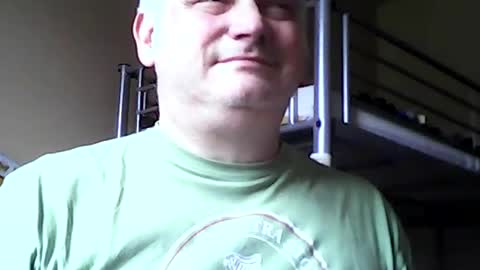 Snapshot of englishguysurrey chatting on July 18, 9:46 am englishguysurrey online show from July 18, 9:46 am
