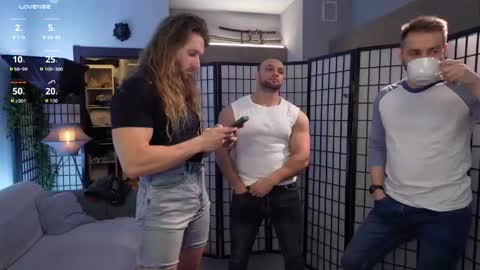 Snapshot of enjohnny chatting on November 27, 4:09 pm Johnny online show from November 27, 4:09 pm