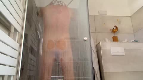 Snapshot of enjooy555 chatting on June 1, 11:12 am xxxTomxxx online show from June 1, 11:12 am