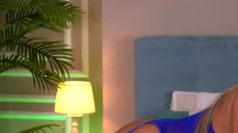 Snapshot of enjoyableemma chatting on November 16, 4:29 am Emma online show from November 16, 4:29 am