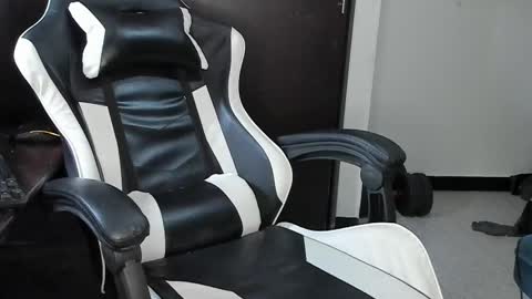 enjoymycock99 online show from February 18, 4:05 pm