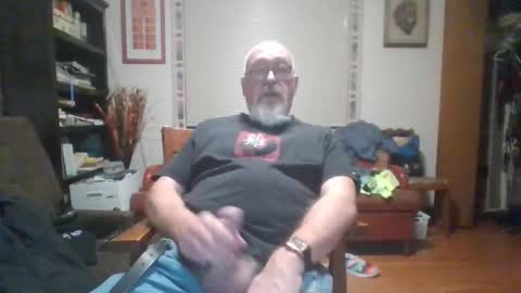 Snapshot of enough57 chatting on December 4, 1:15 am enough57 online show from December 4, 1:15 am