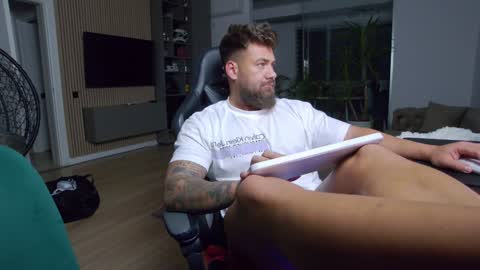 Erik online show from January 26, 10:35 pm