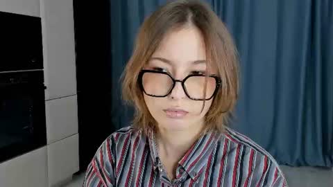 Snapshot of enriquetapoduska chatting on July 19, 7:12 am Scottie online show from July 19, 7:12 am