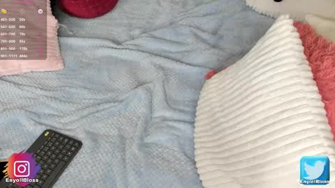 Snapshot of enyollbloss chatting on March 1, 2:26 am Call me Sweet online show from March 1, 2:26 am