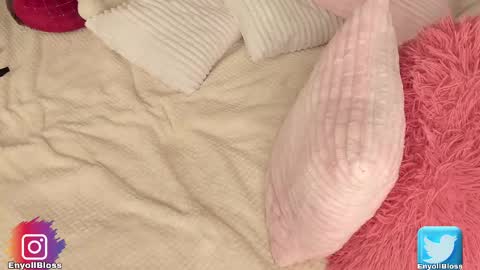 Snapshot of enyollbloss chatting on March 2, 2:41 am Call me Sweet online show from March 2, 2:41 am