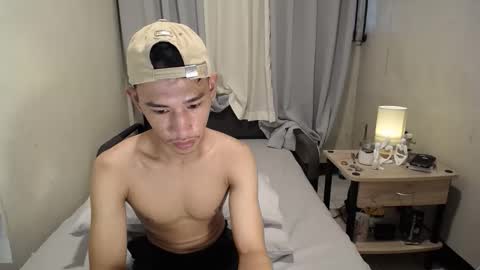 Snapshot of enzinoxx2024 chatting on November 19, 2:11 am enzo online show from November 19, 2:11 am