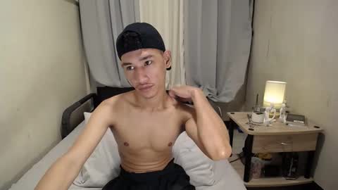 Snapshot of enzinoxx2024 chatting on November 21, 2:32 am enzo online show from November 21, 2:32 am