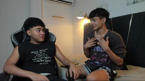 Snapshot of enzo_love18 chatting on May 15, 2:46 pm enzo online show from May 15, 2:46 pm