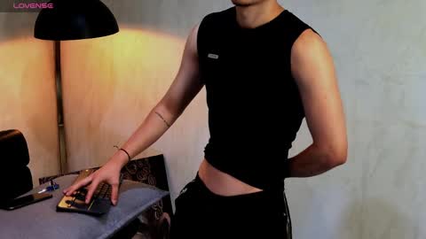 enzo_steel online show from June 2, 6:04 am
