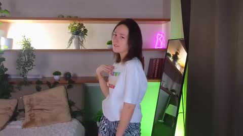 Snapshot of epifaniatoedebusch chatting on December 16, 1:43 am Kira online show from December 16, 1:43 am