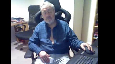 erasmus_d online show from February 7, 6:11 pm