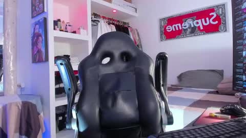 Snapshot of eren_blade_ chatting on September 27, 4:17 am Tht BOSS Eren online show from September 27, 4:17 am