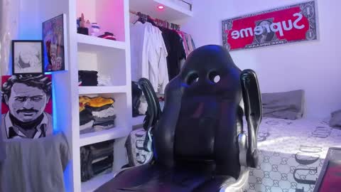 Snapshot of eren_blade_ chatting on October 10, 8:08 pm Tht BOSS Eren online show from October 10, 8:08 pm