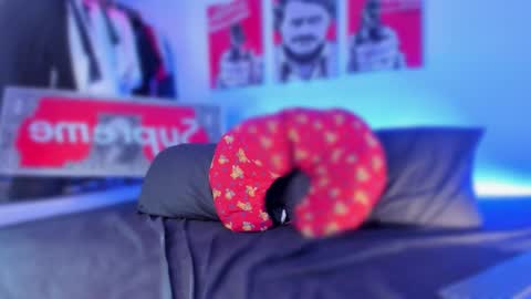 Snapshot of eren_blade_ chatting on December 14, 2:39 am Tht BOSS Eren online show from December 14, 2:39 am