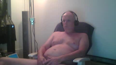 Snapshot of eric204 chatting on July 13, 3:31 am Eric online show from July 13, 3:31 am