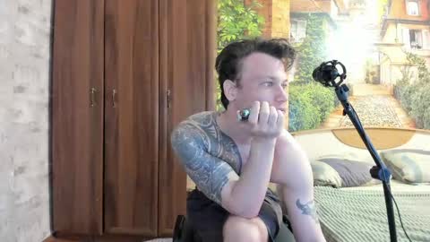 Snapshot of eric_the_vikking chatting on September 17, 7:32 am Eric online show from September 17, 7:32 am