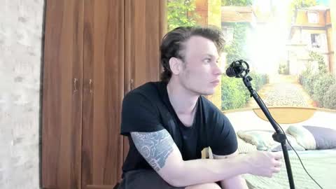 Snapshot of eric_the_vikking chatting on October 2, 5:58 am Eric online show from October 2, 5:58 am