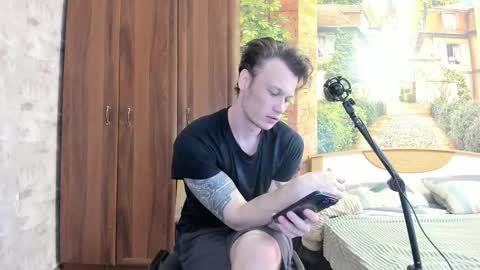 Snapshot of eric_the_vikking chatting on October 3, 7:05 am Eric online show from October 3, 7:05 am