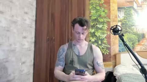 Snapshot of eric_the_vikking chatting on October 10, 8:24 am Eric online show from October 10, 8:24 am