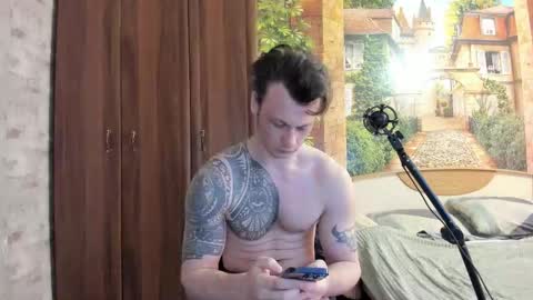 Snapshot of eric_the_vikking chatting on October 16, 7:09 am Eric online show from October 16, 7:09 am